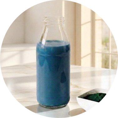 Blue spirulina milk